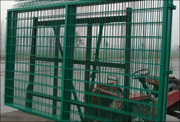 Steel security fencing panel with powder coating 2 inch x4 inch pvc coated