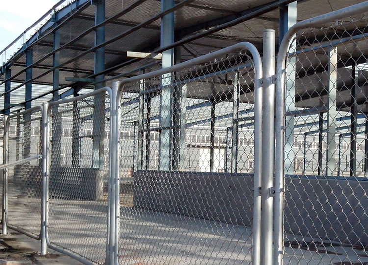 Hot Dipped Galvanized Tubular Framed Chain Link Fence Barrier
